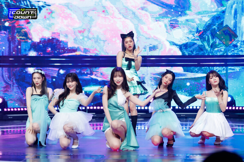 220407 OH MY GIRL - 'Real Love' at M Countdown documents 4