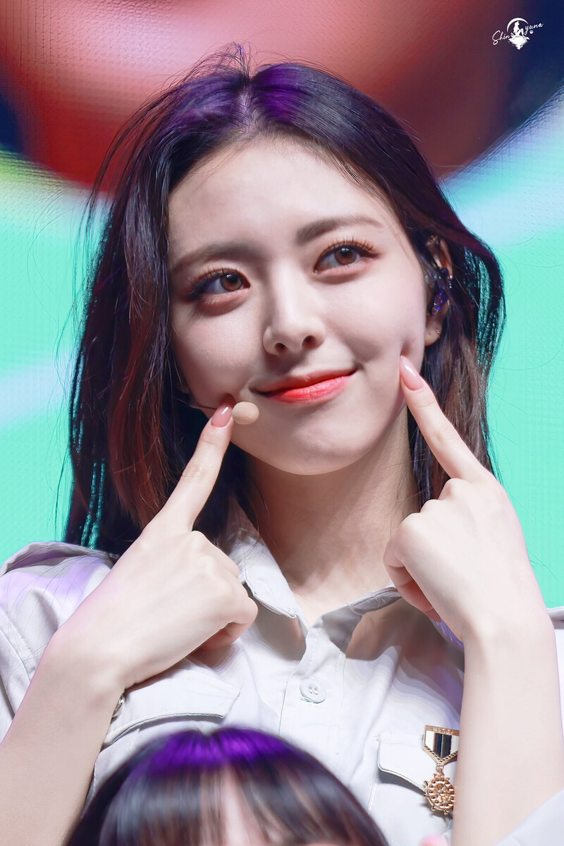 220409 ITZY 1st Fanmeeting - Yuna documents 1