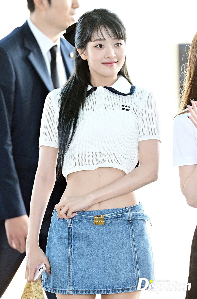 230622 (G)I-DLE Minnie at Incheon International Airport documents 4