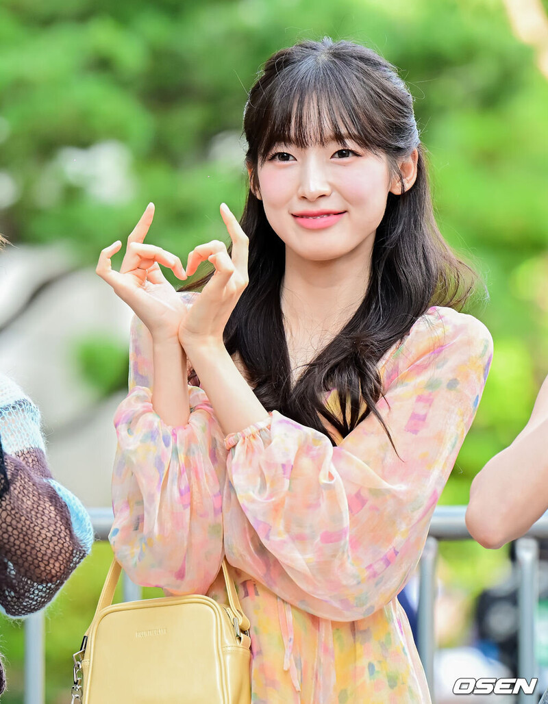 230804 Oh My Girl Arin at KBS Building for Music Bank Rehearsals documents 8