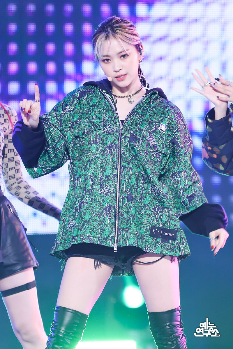 211016 ITZY - 'SWIPE' at Music Core documents 7