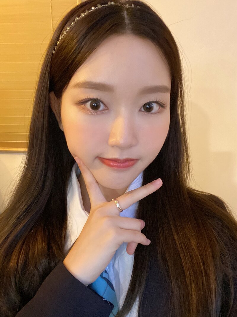 220122 LOONA Twitter Update - Gowon ft. Jinsoul documents 6