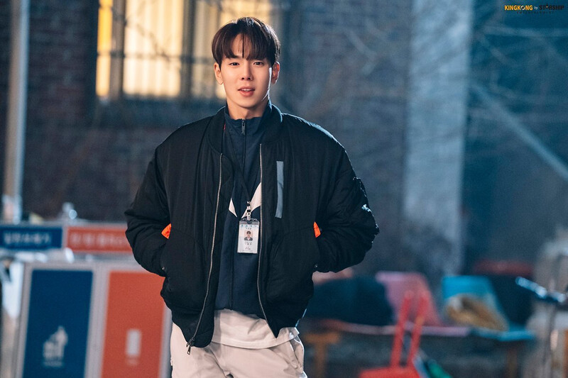 220427 Starship Naver Update - Shownu at 'Seoul Ghost Story' Behind the Scenes documents 13