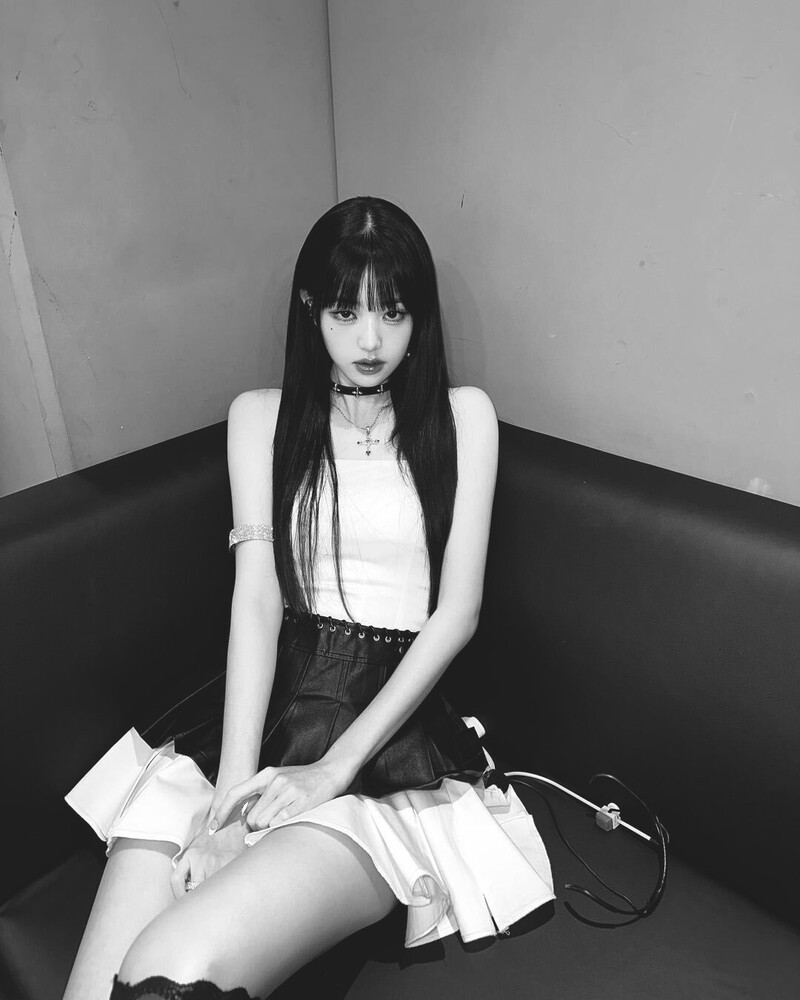 231016 Jang Wonyoung Instagram Update documents 4