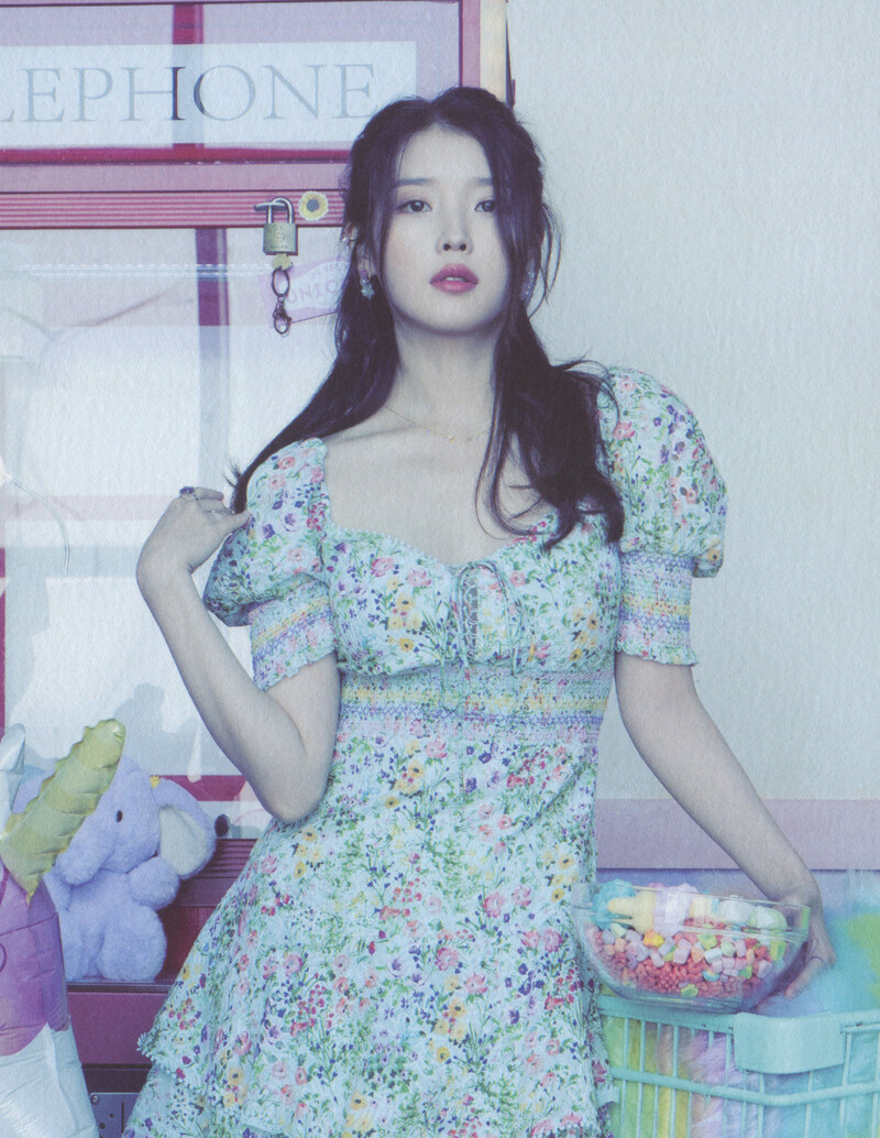 IU 2022 Season's Greetings (Scans) documents 4