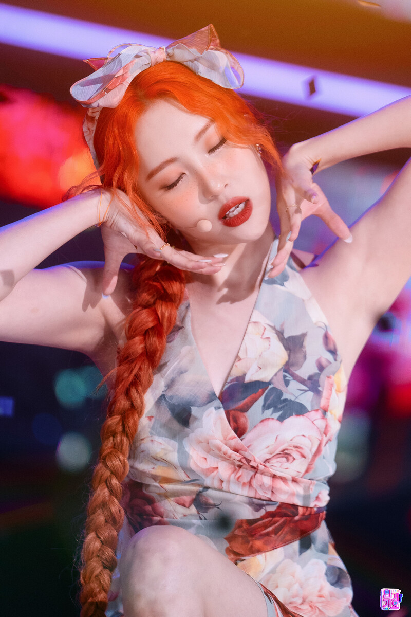 220710 Sunmi - Heart Burn at SBS Inkigayo documents 13