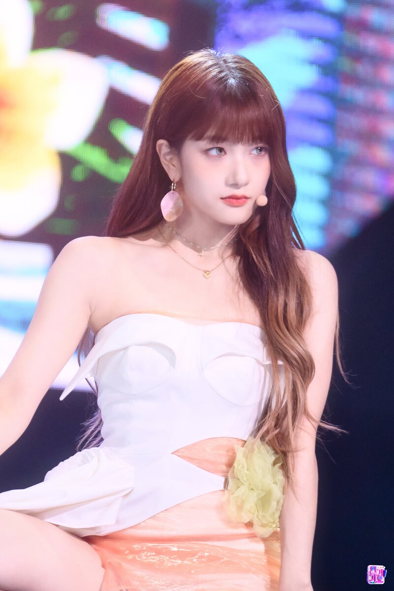 220710 fromis_9 Seoyeon - 'Stay This Way' at Inkigayo documents 12