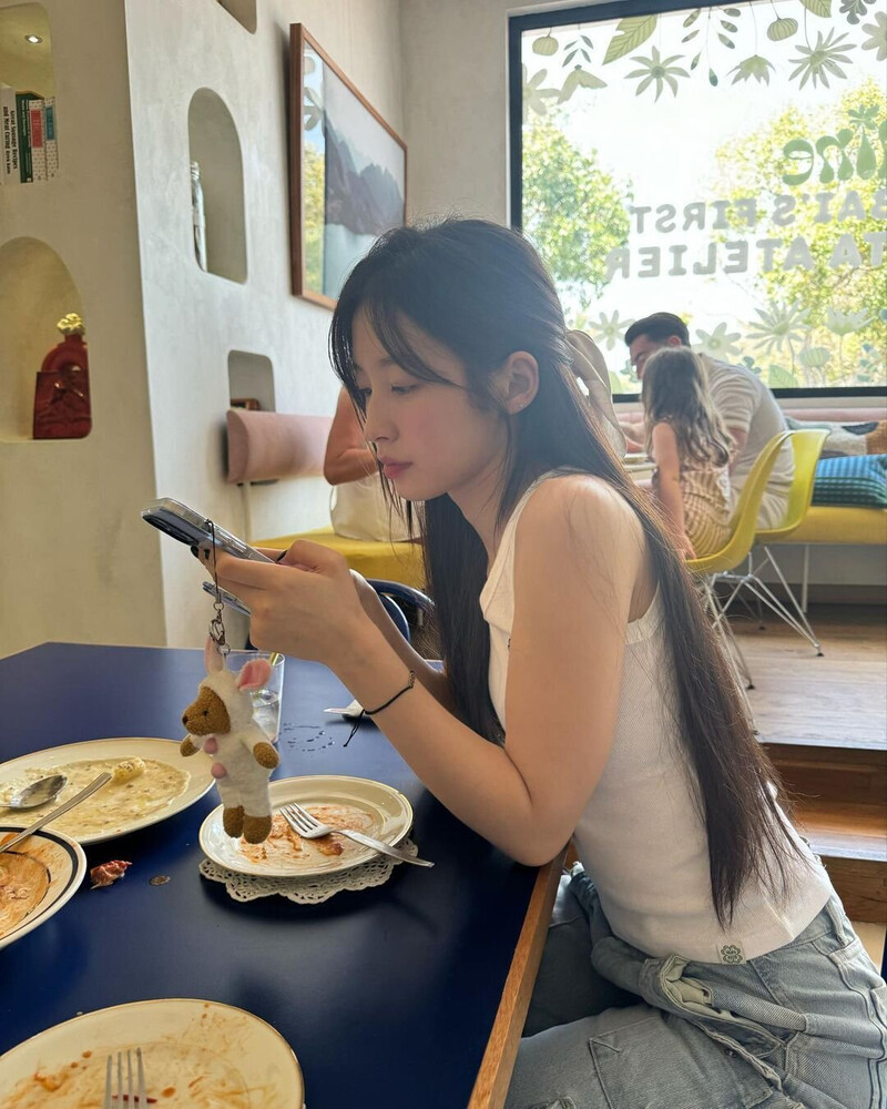 240506 OH MY GIRL Arin Instagram Update documents 1