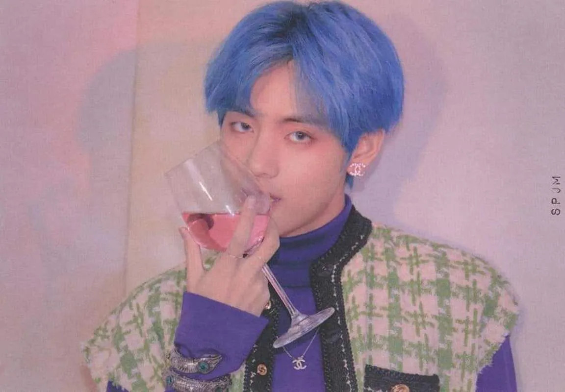 Scans] MAP OF THE SOUL: PERSONA — Version 04 — V | kpopping