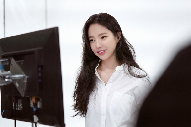 210713 YG Stage Naver Post - Naeun's 2021 Actors Profile Photos Behind documents 8