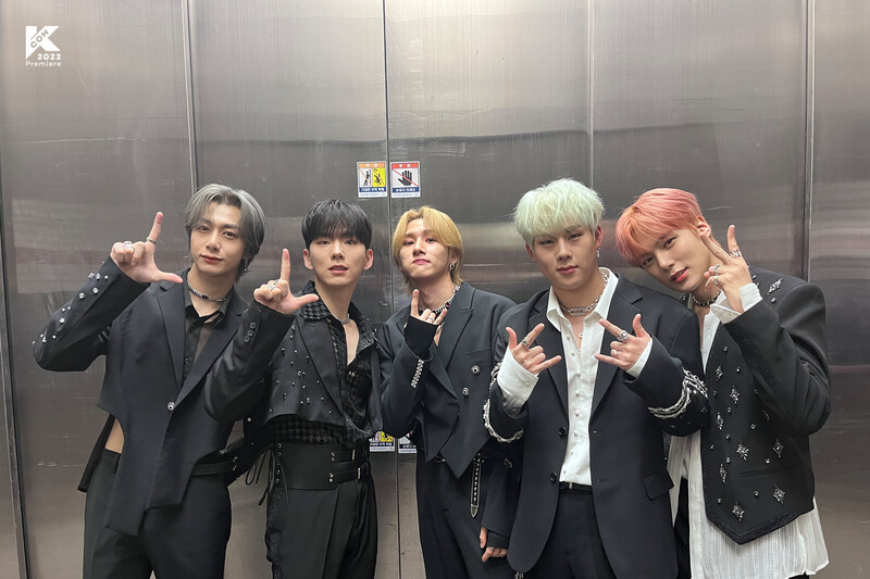 220507 KCON Twitter Update - Monsta X documents 2