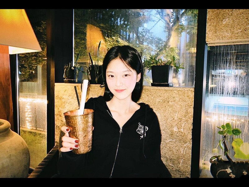 230330 Hyunjin Instagram Update documents 1