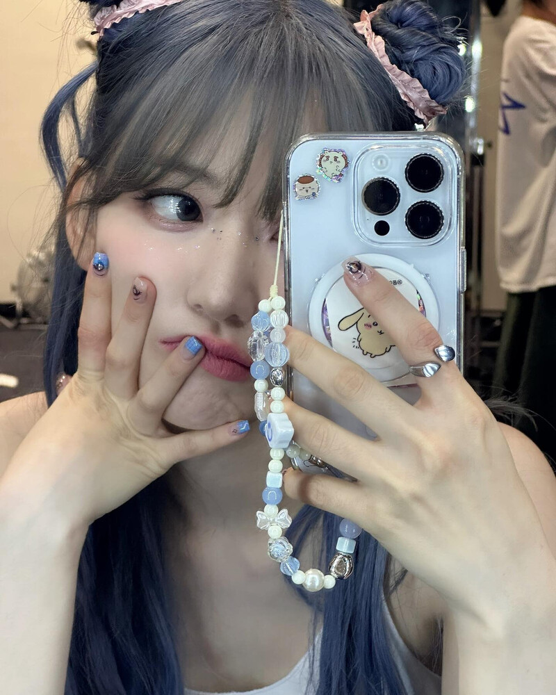 231002 - SAKURA Instagram Update documents 9