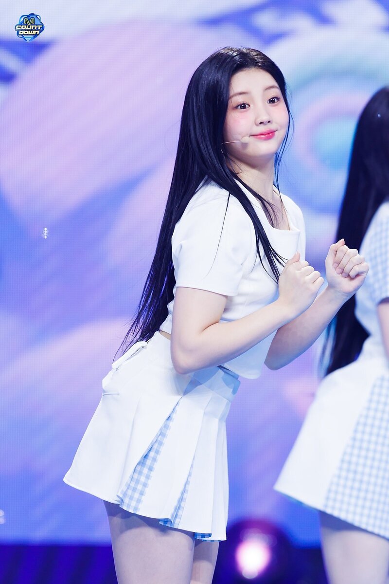 240411 ILLIT Wonhee - 'Magnetic' at M Countdown documents 4