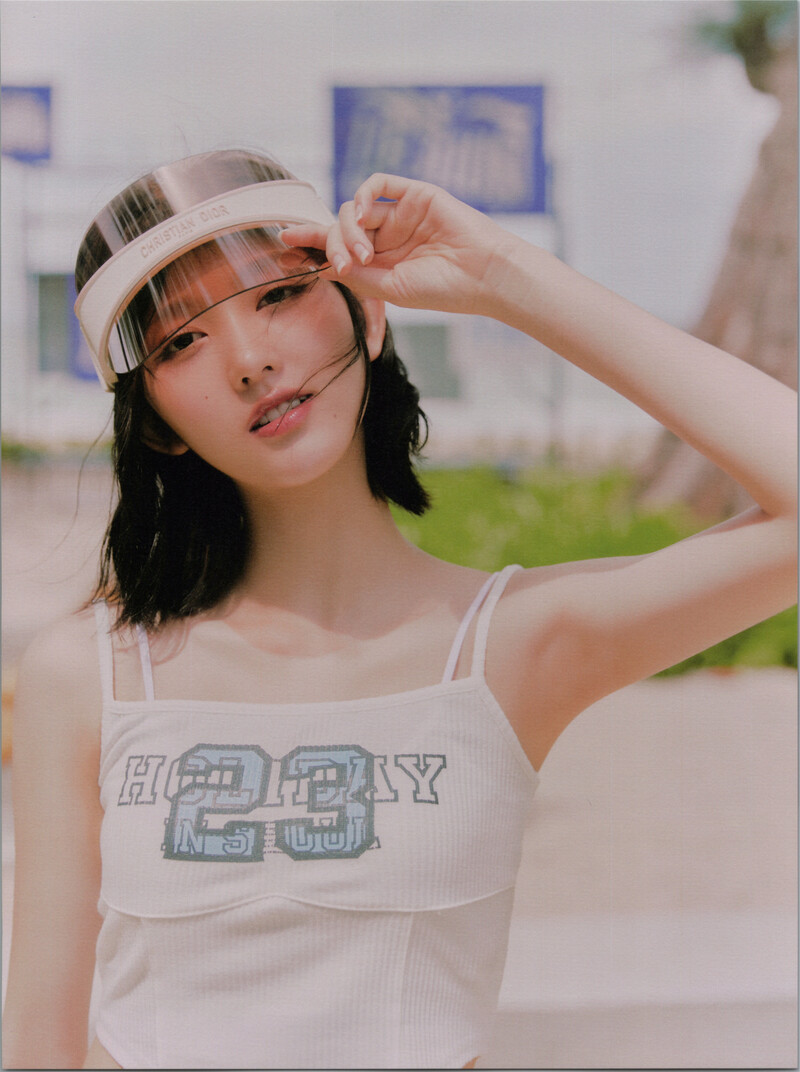 IVE - 1st Photobook 'A Dreamy Day' [SCANS] documents 8