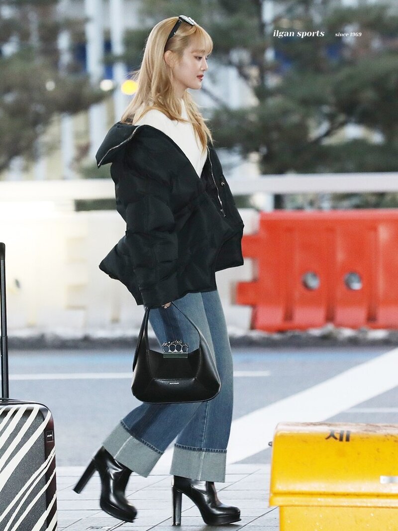 230103 (G)I-DLE Minnie - Incheon International Airport | kpopping