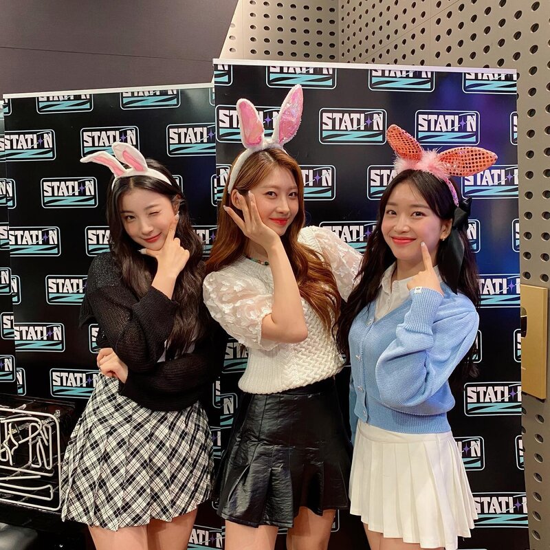 220629 StationZ89.1 Instagram Update - Sumin's STAYZ w/ Guests Sihyeon of EVERGLOW and Yeju of ICHILLIN documents 2