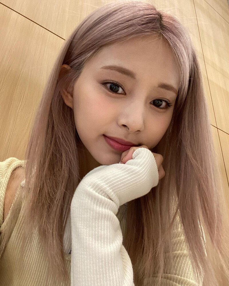 220907 TWICE Tzuyu Instagram Update documents 1