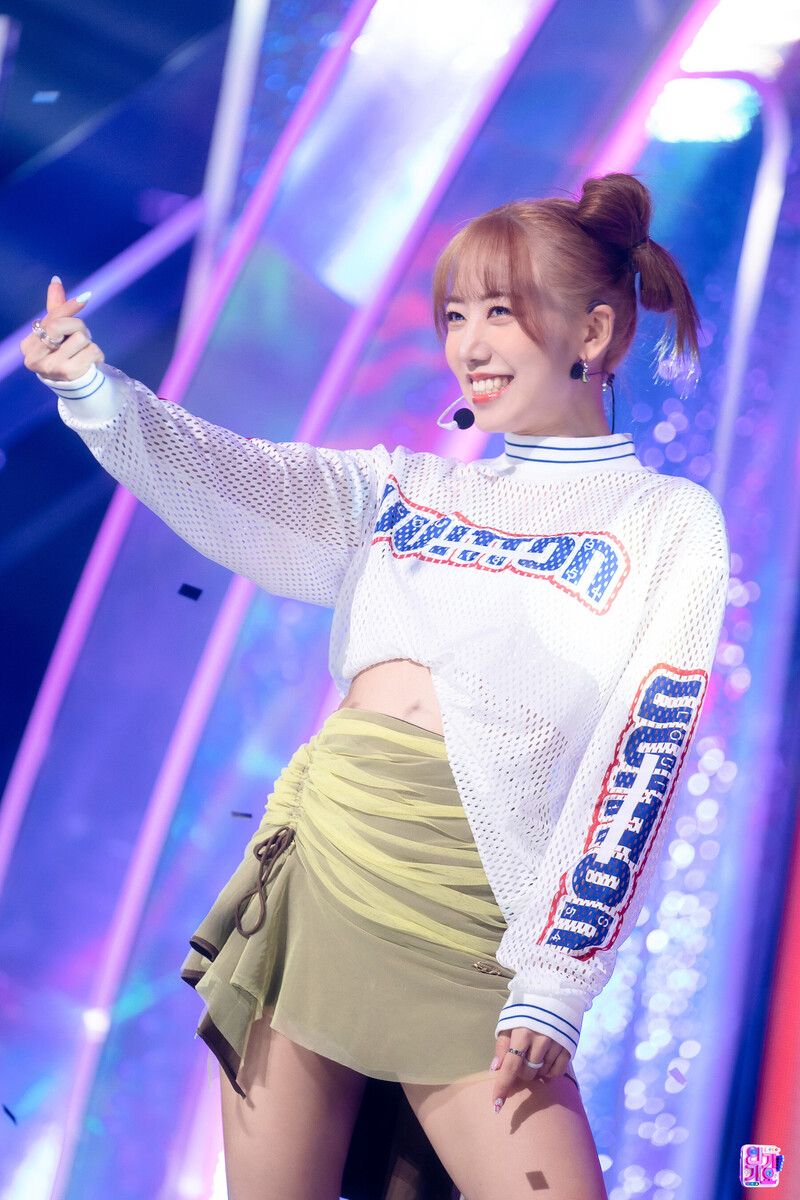 230409 Apink - 'D N D' at Inkigayo documents 1