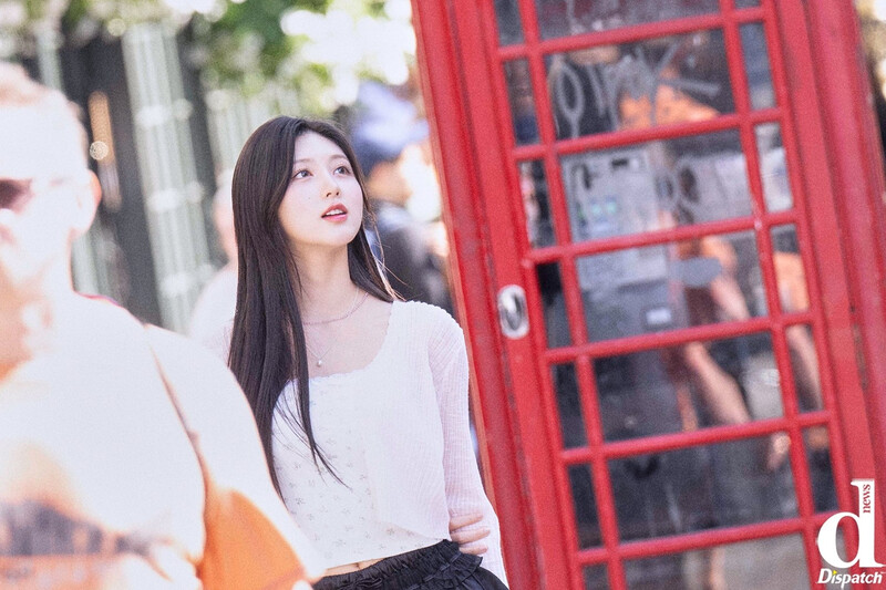 IVE's Gaeul & Leeseo - [NAVER X DISPATCH] Dicon Photoshoot in London documents 7