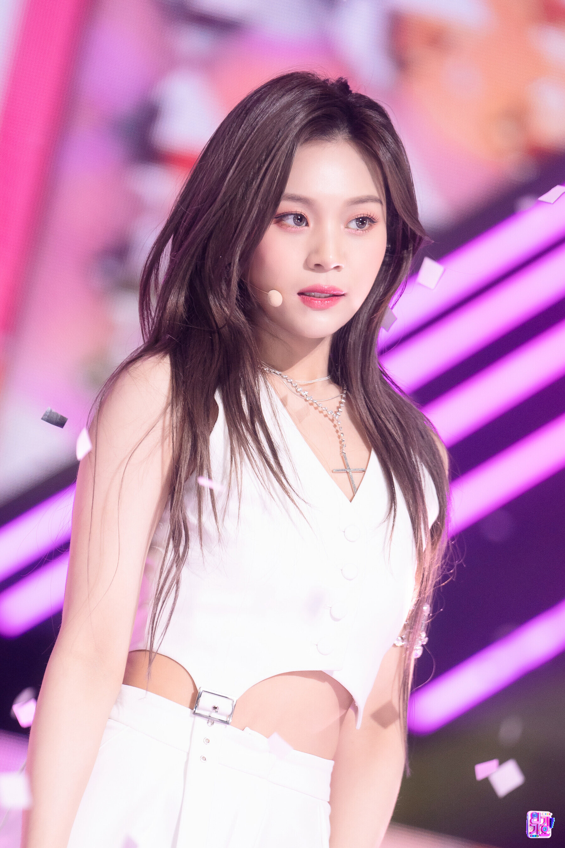 230212 Viviz Umji 'pull Up' At Inkigayo 