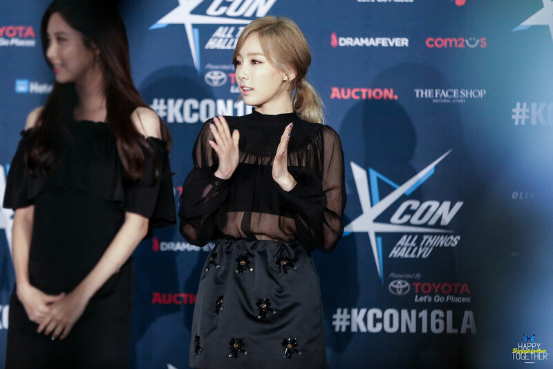 160731 Girls' Generation Taeyeon at KCON in LA documents 5