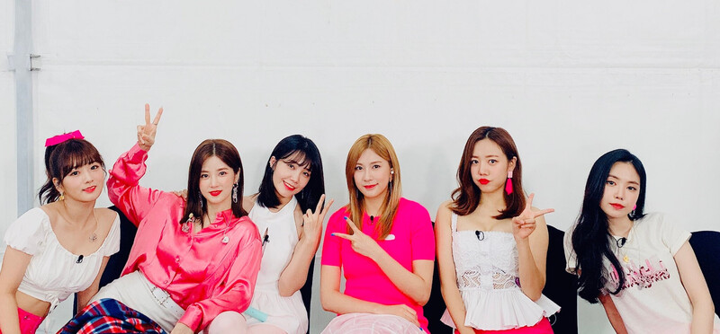 190922 APINK twitter update - at 'Running Man' show documents 1