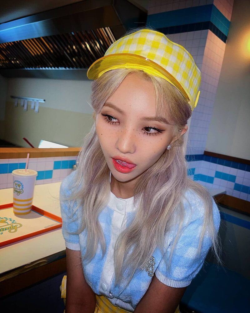 210708 (G)I-DLE Soyeon Instagram Update documents 2