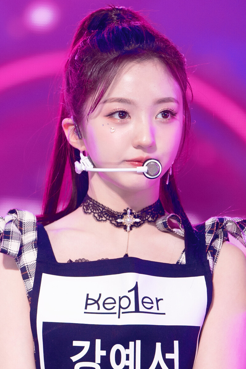 220109 Kep1er Yeseo - 'WA DA DA' at Inkigayo documents 9