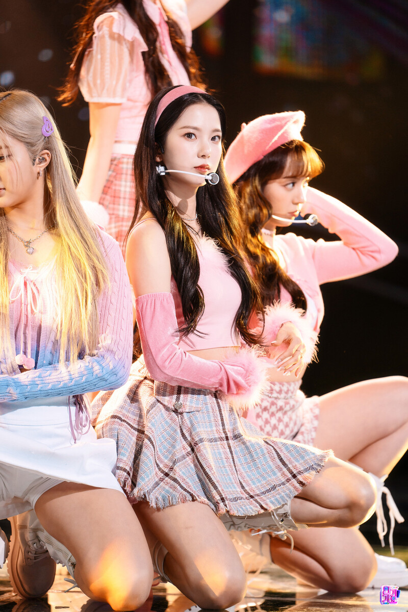 220123 Kep1er Yujin - 'WA DA DA' at Inkigayo documents 1