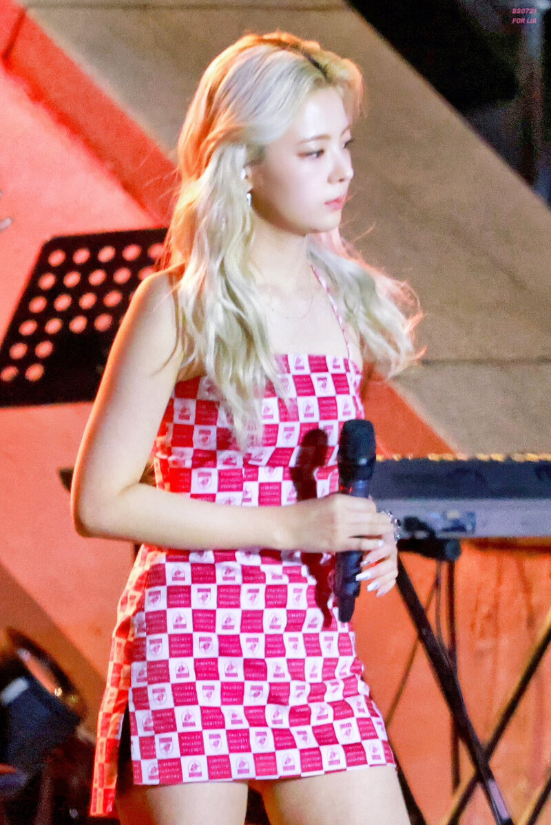 230525 ITZY Lia - Korea University Festival documents 3