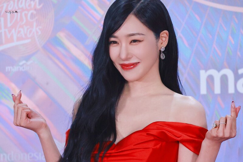 240106 Girls' Generation Tiffany Young at 2024 Golden Disc Awards documents 9