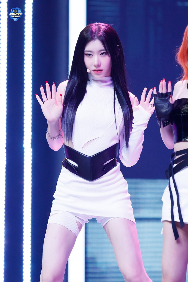 240118 ITZY Chaeryeong ''UNTOUCHABLE'' in Mcountdown documents 1