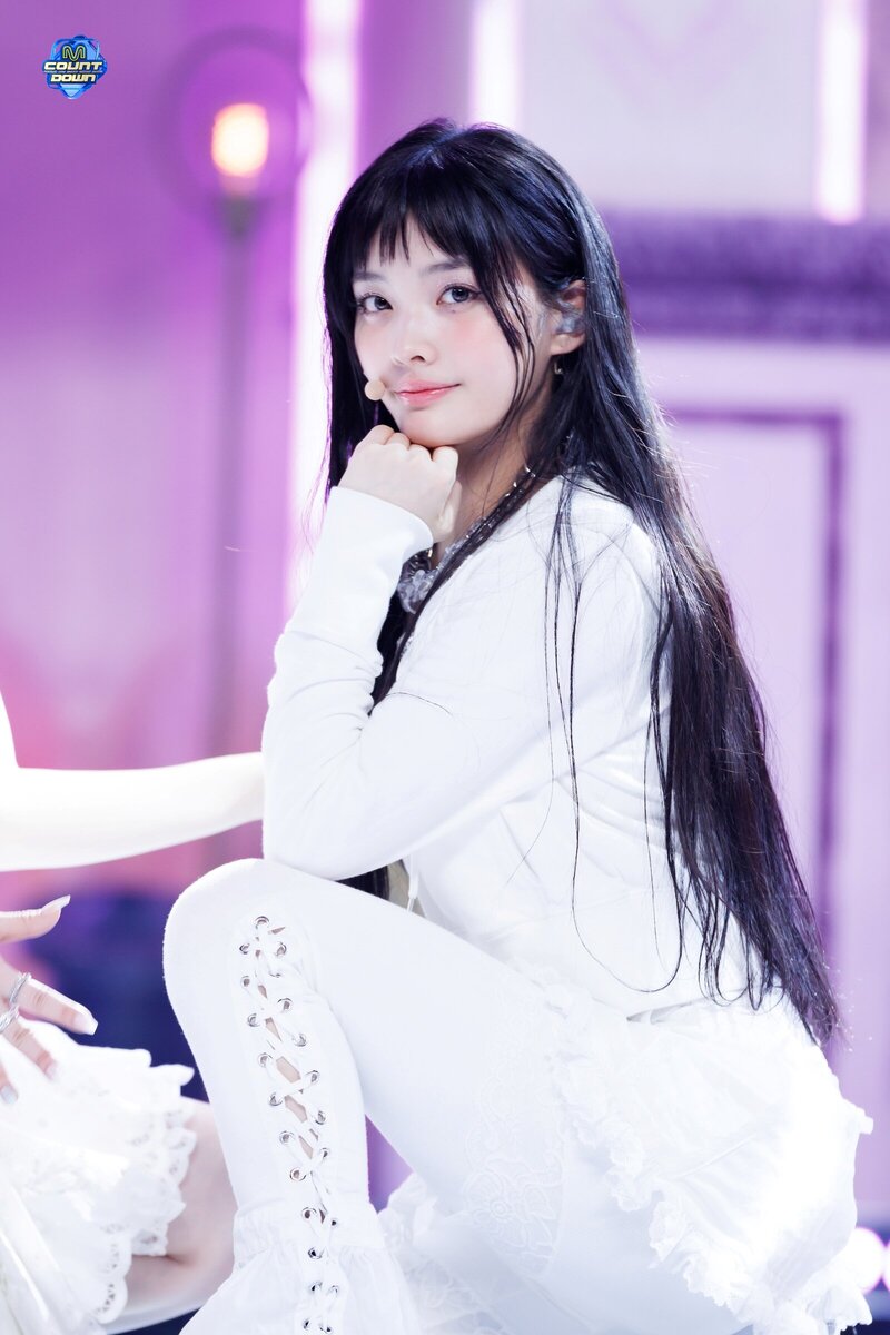 240328 ILLIT Iroha - 'Magnetic' and 'My World' at M Countdown documents 1