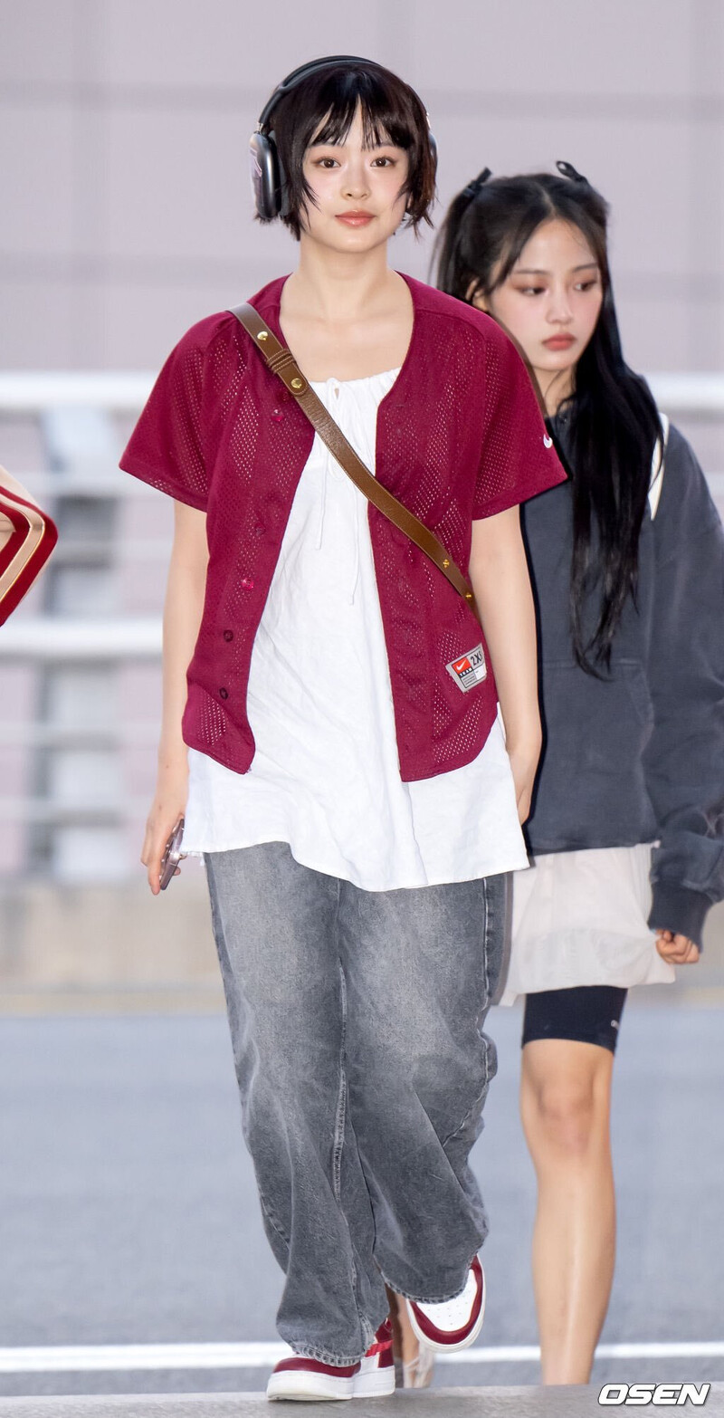 240603 New Jeans Hanni at Incheon International Airport documents 10