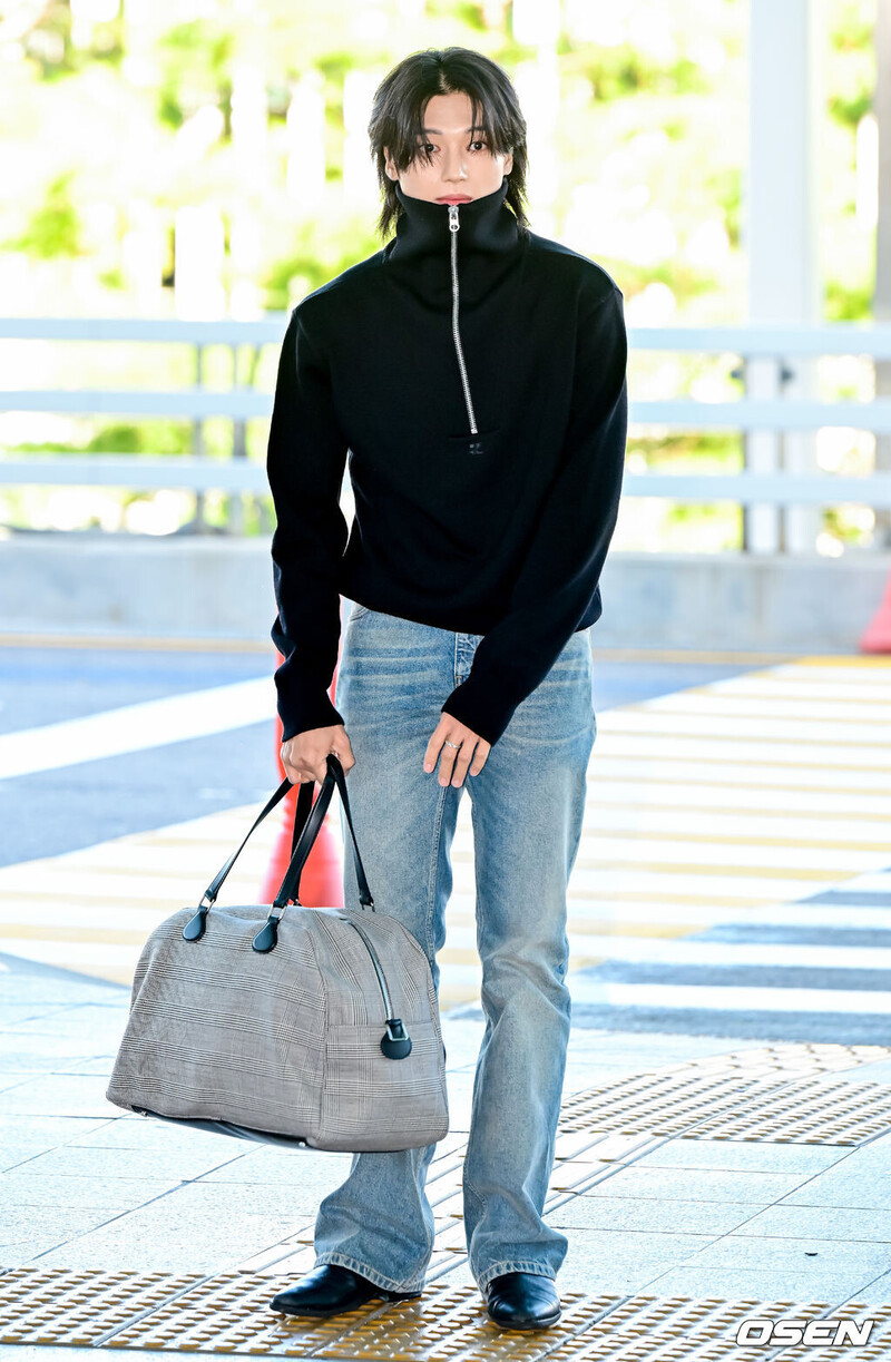 240924 ATEEZ Wooyoung at Incheon International Airport documents 4