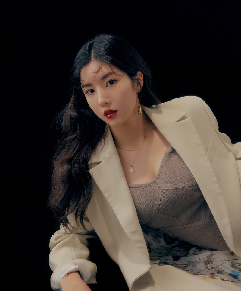 Kwon Eunbi for Singles Magazine August 2021 Issue documents 1