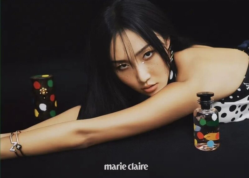 MAMAMOO HWASA for MARIE CLAIRE Korea x LOUIS VUITTON March Issue 2023 documents 1