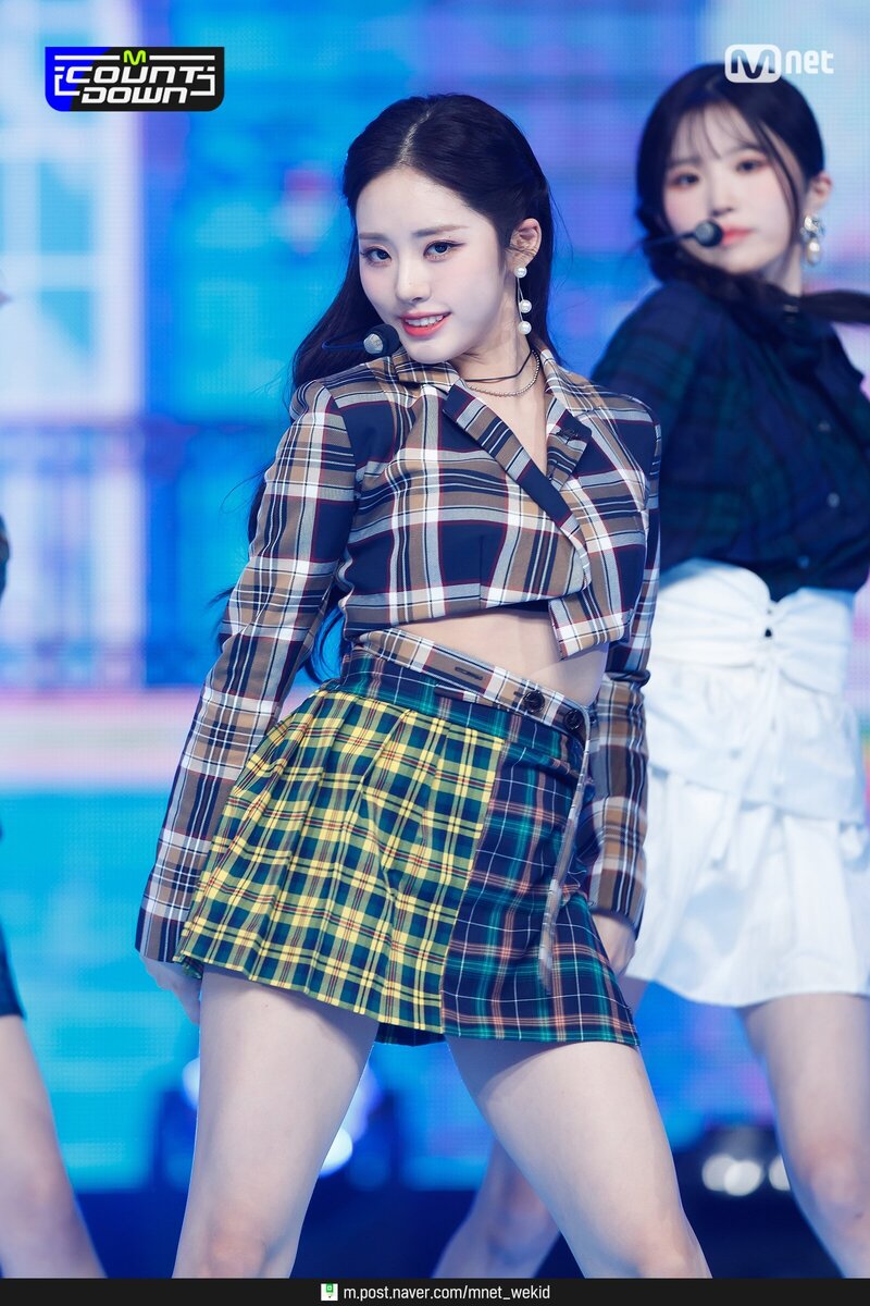 210909 fromis_9 - 'Talk & Talk' at M Countdown documents 9