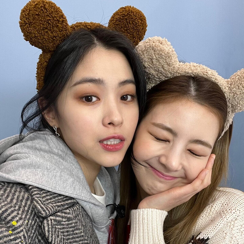 220422 ITZY Instagram Update - Ryujin and Lia documents 2