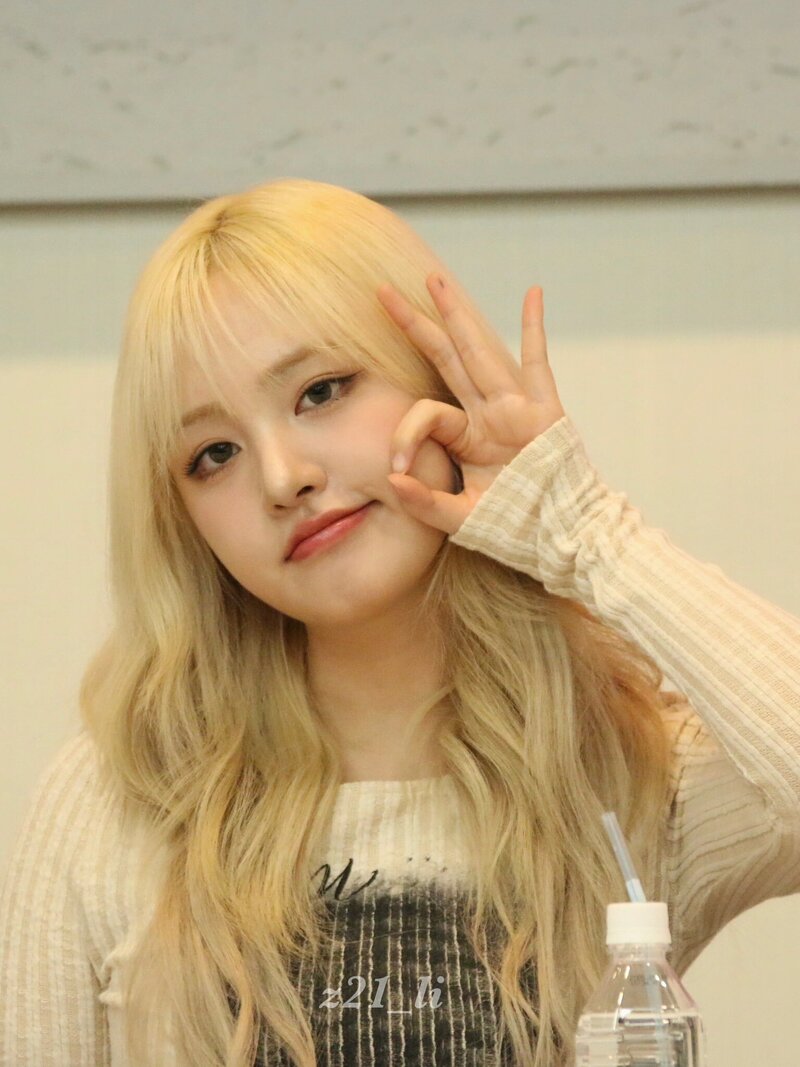 240209 Liz at Fansign Event in Japan documents 5