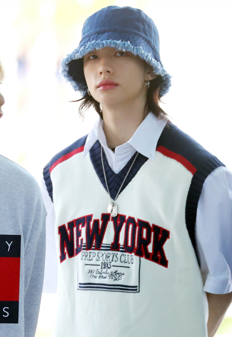 240731 StrayKids Hyunjin at Incheon International Airport documents 4