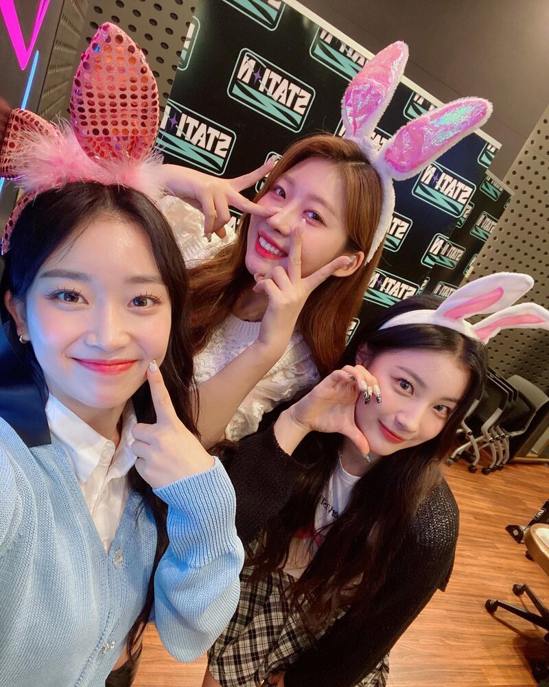 220629 StationZ89.1 Instagram Update - Sumin's STAYZ w/ Guests Sihyeon of EVERGLOW and Yeju of ICHILLIN documents 7