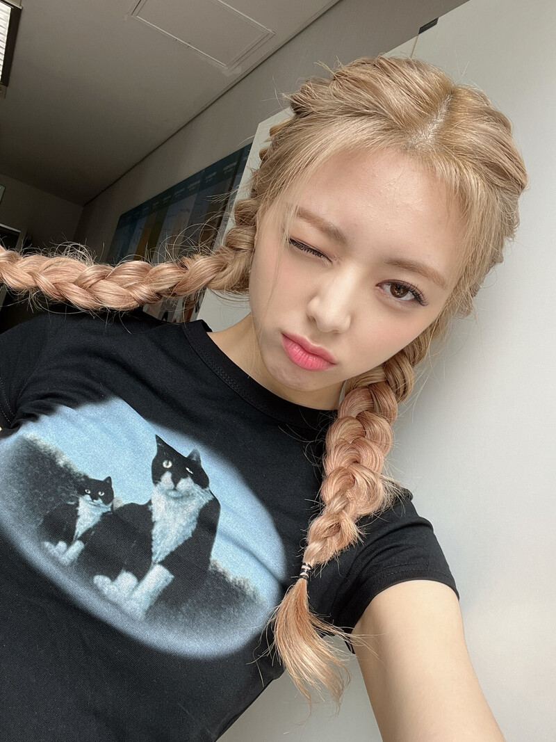 220719 ITZY SNS Update - Yuna documents 3