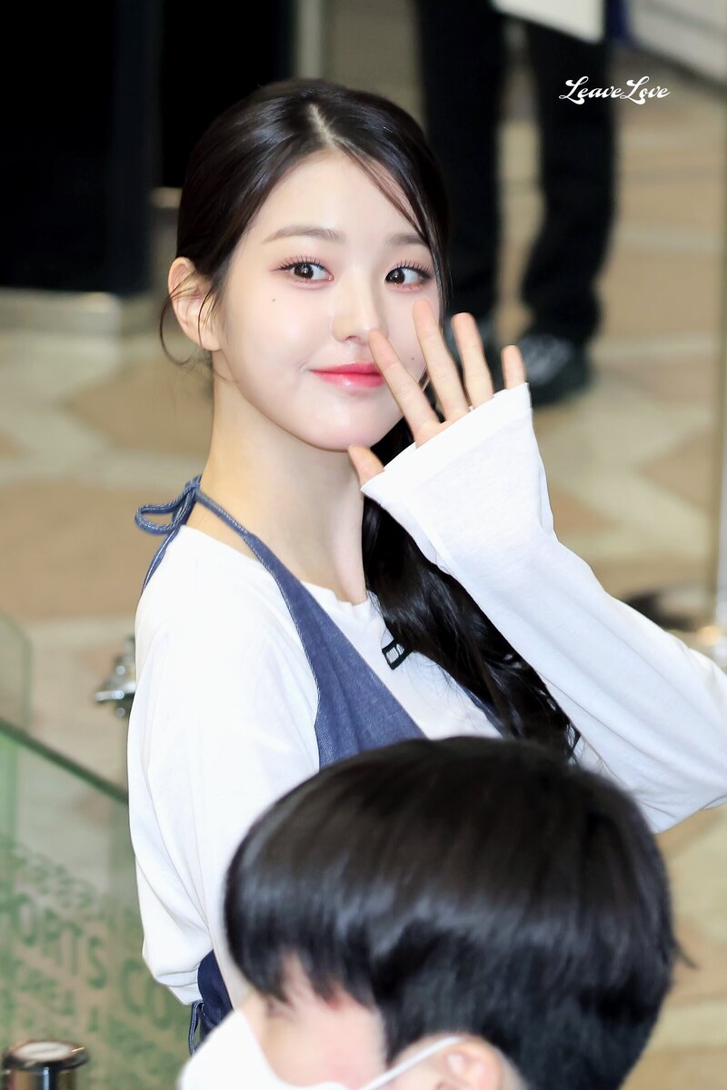 230526 IVE Wonyoung -  GMP Airport documents 10