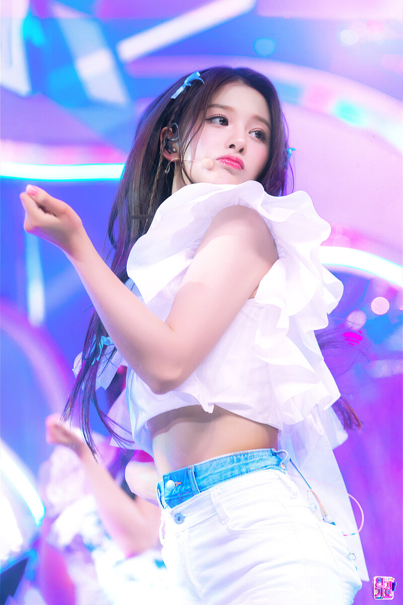 230716 NMIXX Sullyoon - 'Party O'Clock' at Inkigayo documents 4