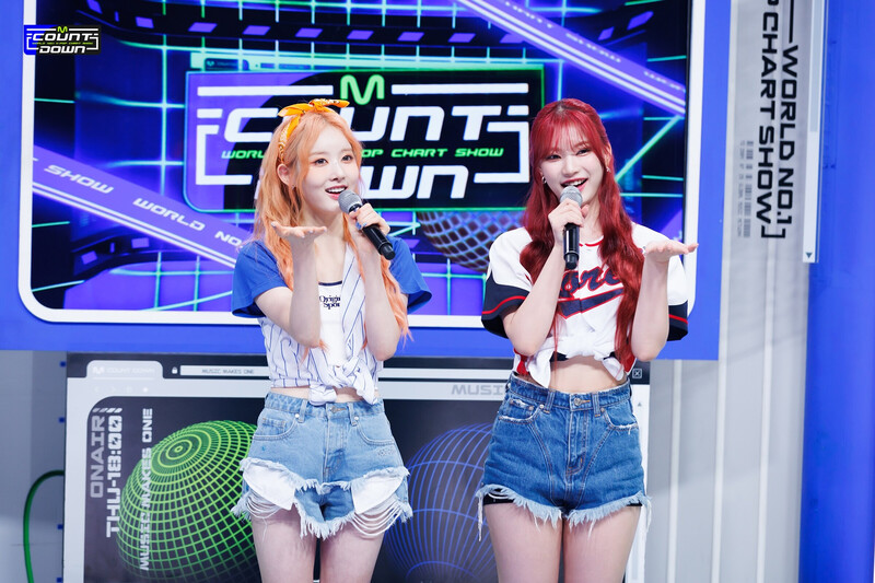 230824 STAYC Sieun & Isa - Special MCs at M COUNTDOWN documents 23