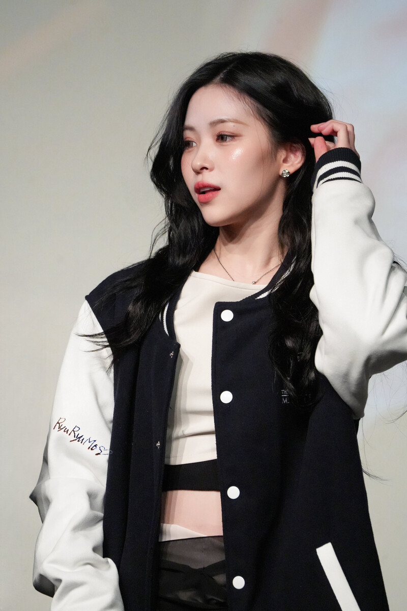 241108 ITZY Ryujin - Makestar Fansign documents 3