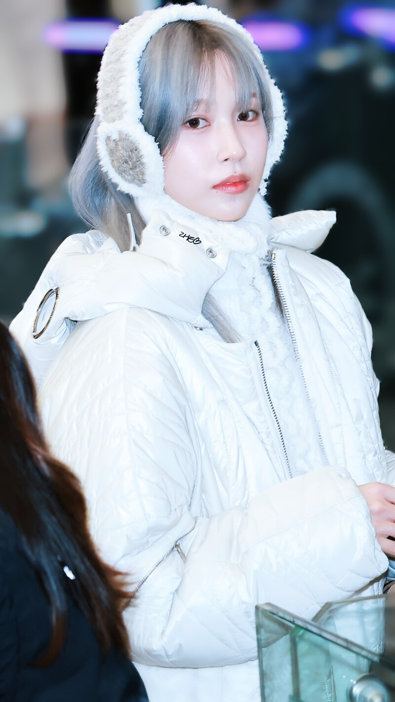 241226 TWICE Mina at Gimpo International Airport documents 3