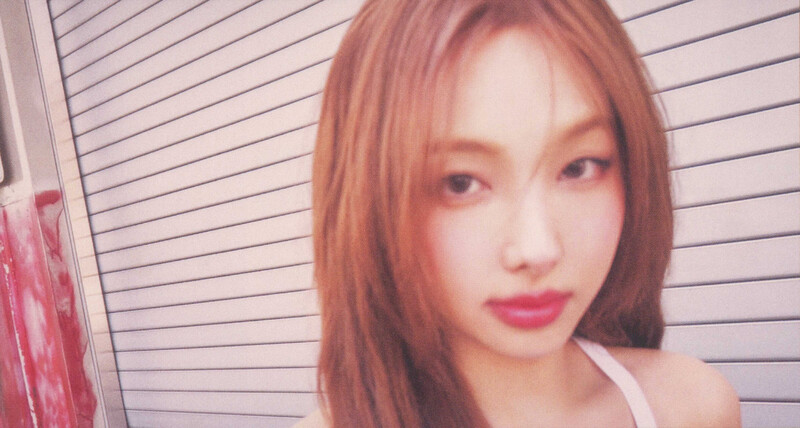 NAYEON 2nd Mini Album 'NA'  SCAN Photobook documents 10